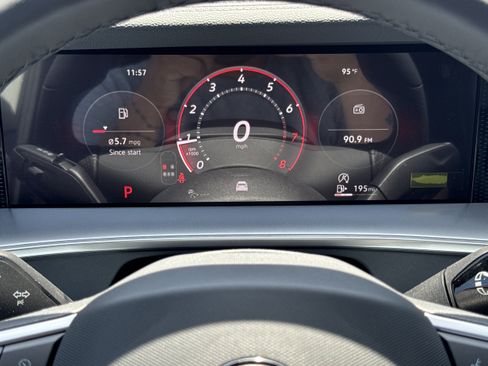 New 2026 Volkswagen Tiguan SE R-Line FWD image 33