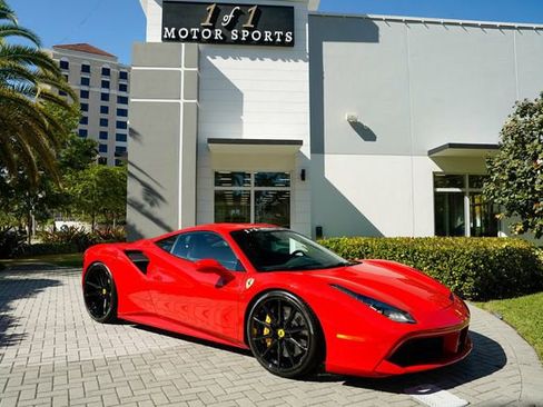 Used 2018 Ferrari 488 GTB image 1