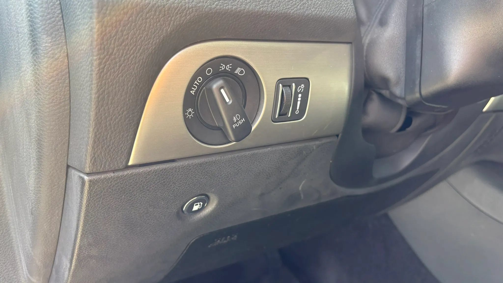 Used 2017 Dodge Durango R/T w/ Technology Group AWD/4WD image 17