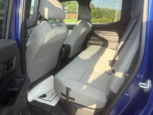 Used 2025 Toyota Tacoma SR5 AWD/4WD image 20