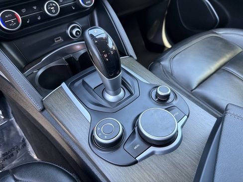 Used 2018 Alfa Romeo Stelvio Ti AWD/4WD image 32