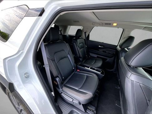 Used 2023 Nissan Pathfinder SL w/ SL Premium Package FWD image 29