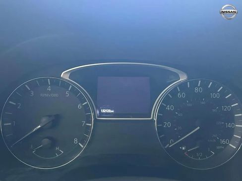 Used 2020 Nissan Pathfinder SV image 19