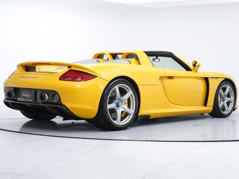 Used 2005 Porsche Carrera GT RWD image 6