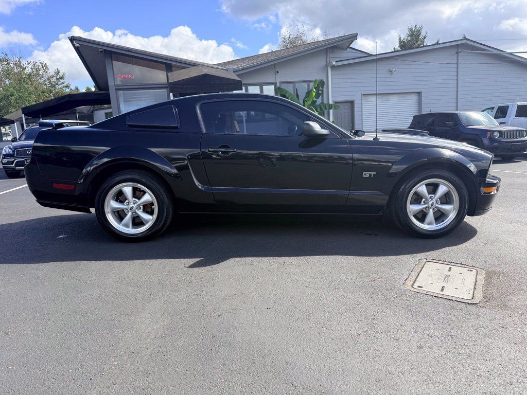 Used 2007 Ford Mustang GT RWD image 6