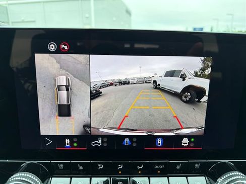 New 2026 GMC Canyon AT4 w/ Technology Plus Package AWD/4WD image 13