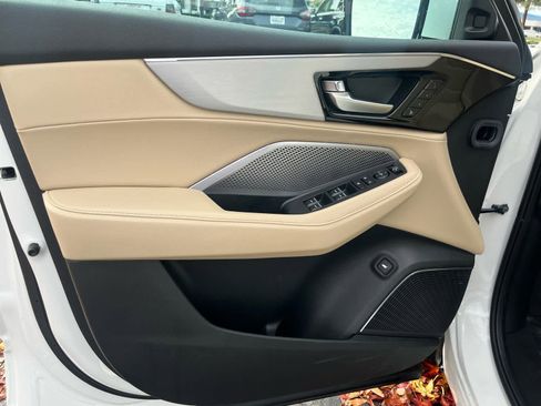 Used 2025 Acura MDX FWD image 25