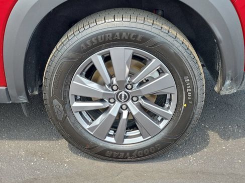 Used 2024 Nissan Pathfinder SV AWD/4WD image 13