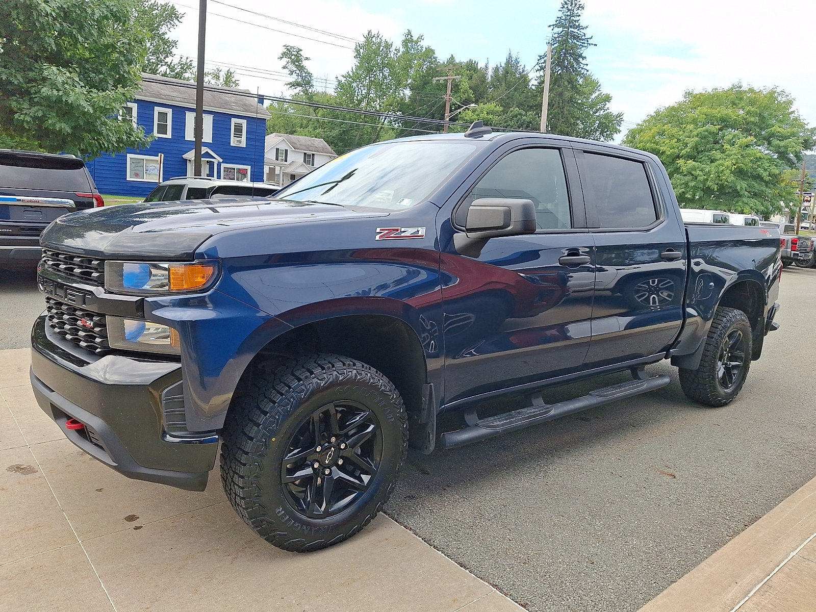 Used 2021 Chevrolet Silverado 1500 Custom Trail Boss w/ LPO, Dark Essentials Package AWD/4WD image 3