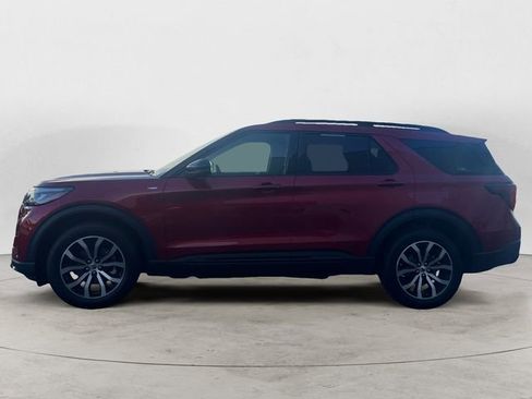 Used 2025 Ford Explorer ST-Line image 2
