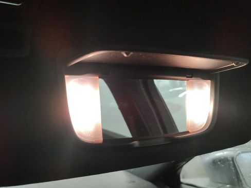 Used 2020 Lincoln Continental AWD w/ Premium Package image 8