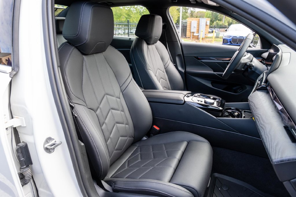 Used 2024 BMW i5 eDrive40i w/ M Sport Package RWD image 27