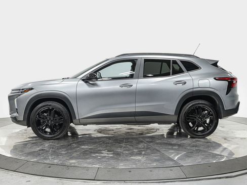 Used 2025 Chevrolet Trax ACTIV w/ Driver Confidence Package image 2