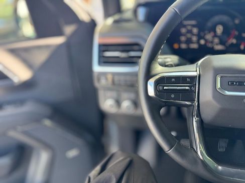 Used 2025 GMC Yukon Denali image 7