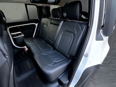 Used 2022 Land Rover Defender 110 SE image 21