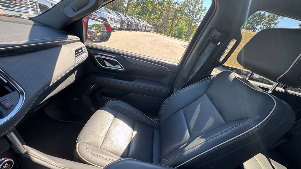 Used 2023 GMC Yukon XL SLT AWD/4WD image 27