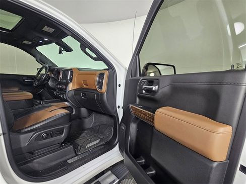 Used 2019 Chevrolet Silverado 1500 High Country image 12