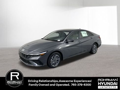 Used 2024 Hyundai Elantra SEL image 1