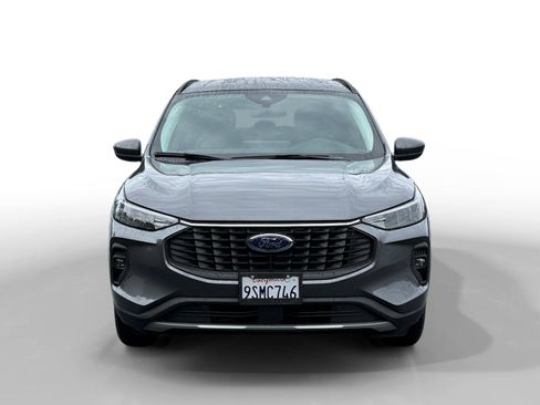 Used 2025 Ford Escape SE w/ Class II Trailer Tow Package image 8