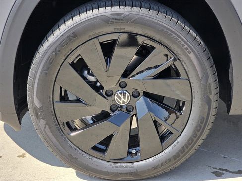 New 2026 Volkswagen Atlas Cross Sport SE image 9