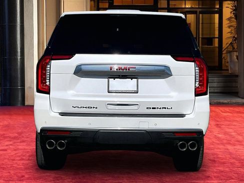 Used 2024 GMC Yukon Denali w/ Advanced Technology Package AWD/4WD image 5