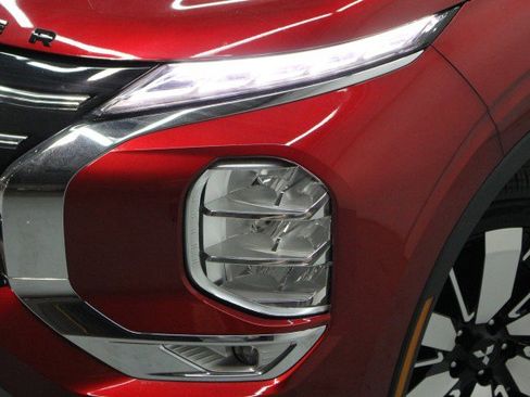 New 2026 Mitsubishi Outlander SE image 2