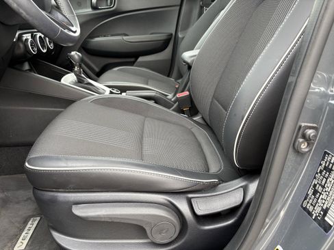 Used 2024 Hyundai Venue Limited image 29