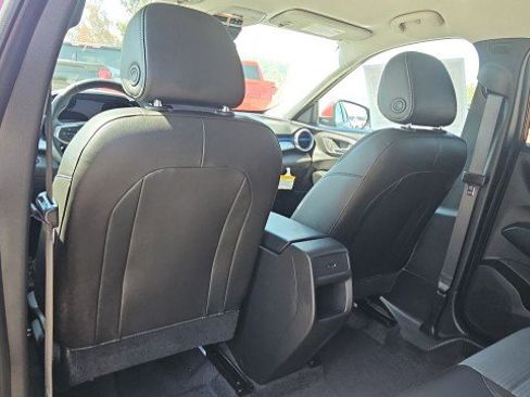 Used 2025 Chevrolet Trax LT w/ Driver Confidence Package FWD image 21