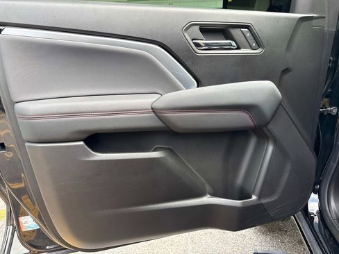 Used 2024 Chevrolet Colorado Z71 w/ Z71 Convenience Package 2 image 18