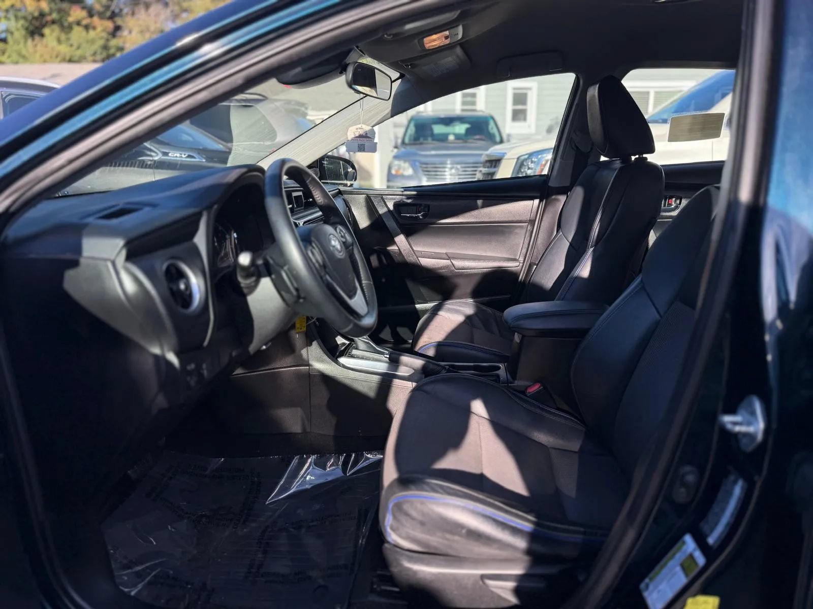 Used 2019 Toyota Corolla SE w/ Carpet Mat Package (TMS) FWD image 8