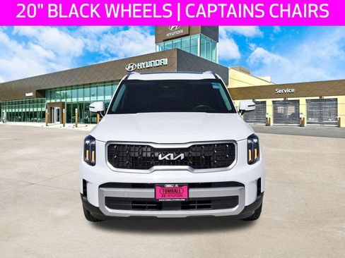Used 2025 Kia Telluride EX w/ EX Captain's Chair Package image 2