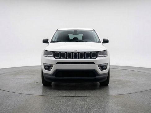 Used 2025 Jeep Compass Latitude image 2