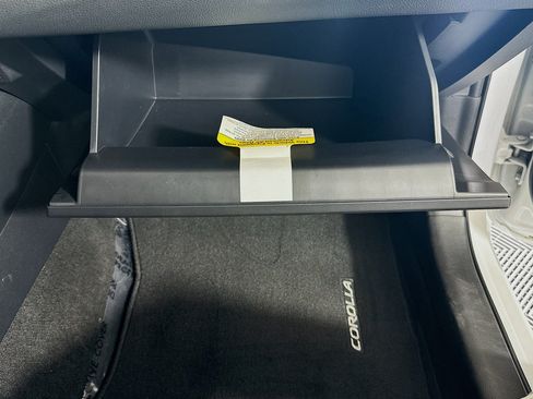 Certified 2024 Toyota Corolla LE FWD image 31