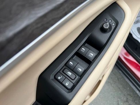 Used 2023 Jeep Grand Cherokee Limited w/ Luxury Tech Group II AWD/4WD image 24