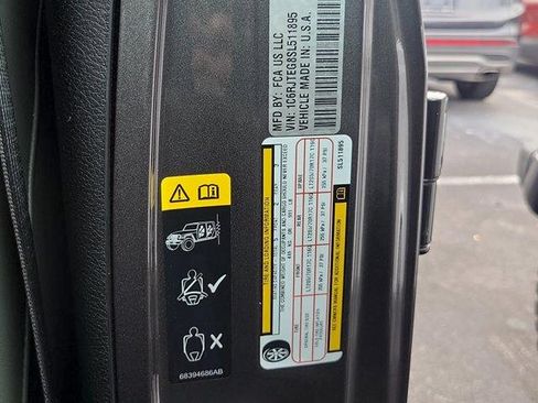 Certified 2025 Jeep Gladiator Mojave w/ Safety Group AWD/4WD image 31