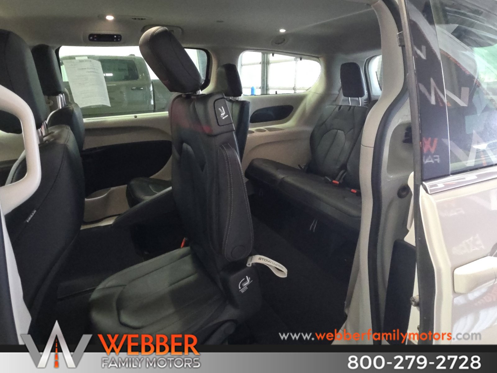 Used 2020 Chrysler Pacifica Touring-L FWD image 13