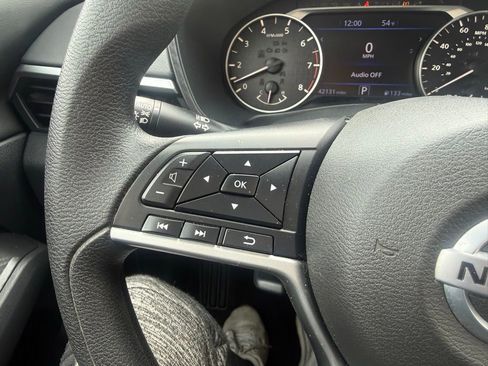 Used 2022 Nissan Altima 2.5 S AWD/4WD image 17