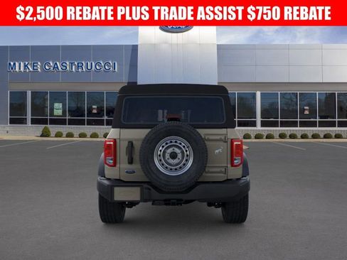 New 2025 Ford Bronco 4-Door image 5