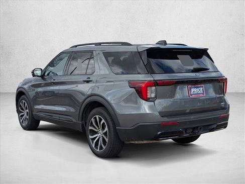 Used 2025 Ford Explorer ST-Line image 8