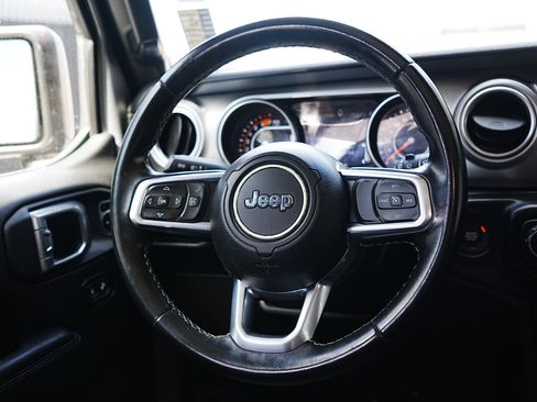 Used 2020 Jeep Wrangler Unlimited Sahara image 17