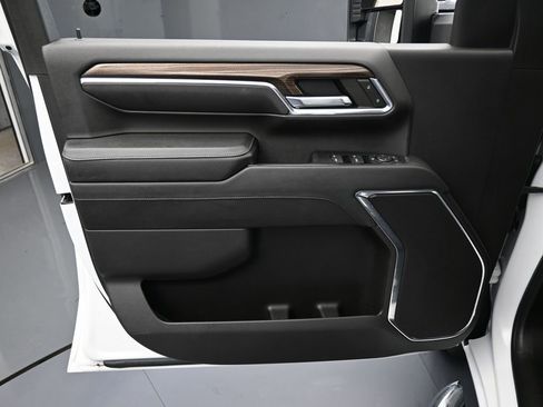 Used 2024 Chevrolet Silverado 2500 LT w/ Convenience Package image 12