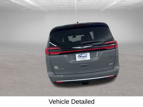 Used 2023 Chrysler Pacifica Pinnacle w/ Trailer Tow Group image 11