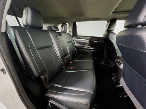 Used 2018 Toyota Highlander XLE image 30