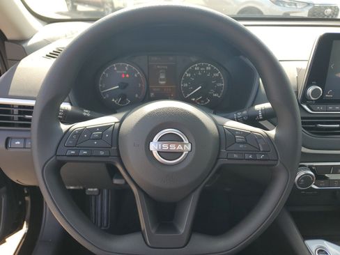 Used 2025 Nissan Altima 2.5 S FWD image 15