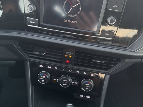 Used 2020 Volkswagen Jetta SE w/ SE Cold Weather Package FWD image 28