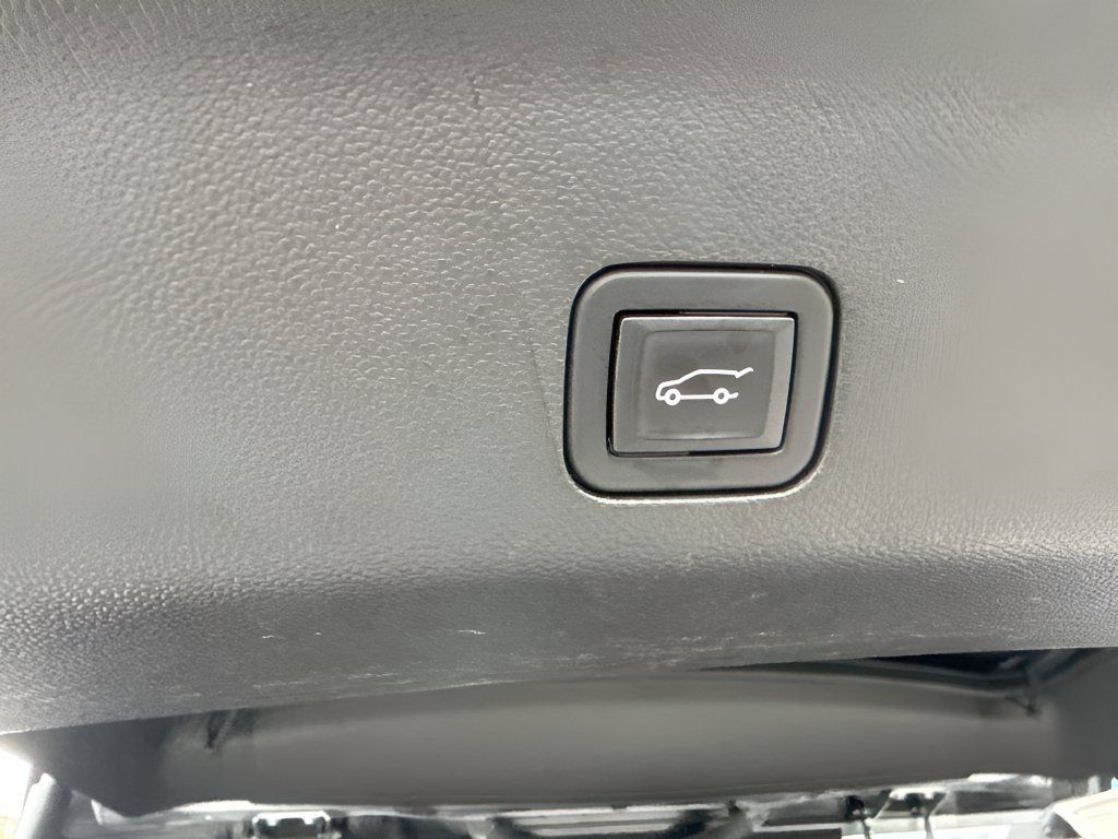 Used 2023 GMC Yukon Denali w/ Denali Reserve Package AWD/4WD image 30