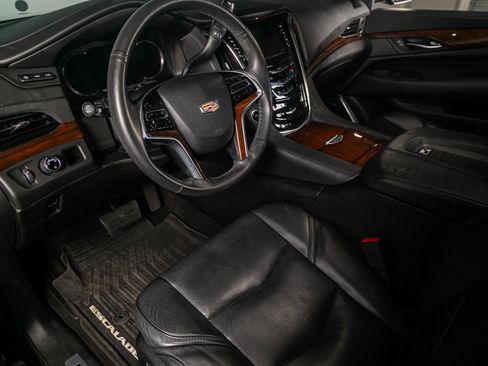 Used 2018 Cadillac Escalade Premium Luxury image 39