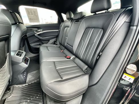 Used 2024 Audi Q8 e-tron Premium Plus image 24