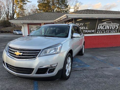 Used 2017 Chevrolet Traverse LT w/ Traveler's Package image 1