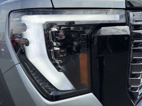 Certified 2025 GMC Sierra 2500 Denali Ultimate AWD/4WD image 12